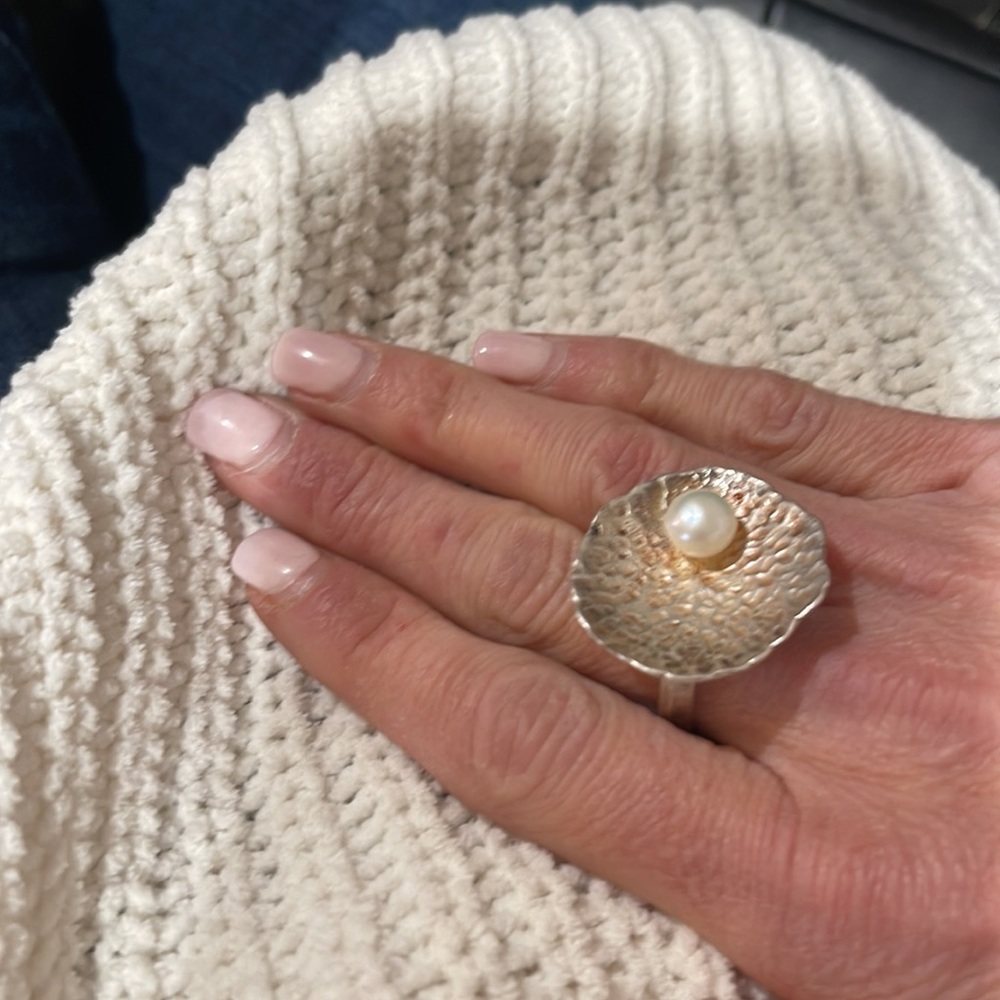 925 sterling silver adjustable ring shell with cultured pearl.